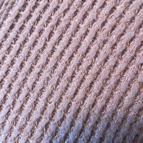 Old Navy waffle top, 3 button, mauve colored, women’s Medium - Picture 3 of 7